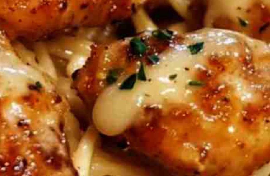 Garlic ButterChicken Bites withCreamy ParmesanPasta