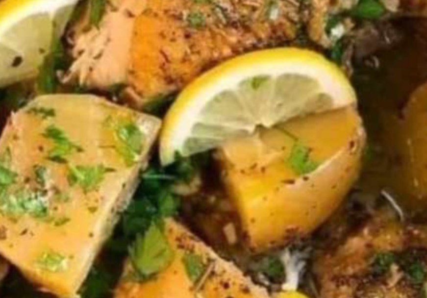 Poulet aux herbes et au citron avec pommes de terre