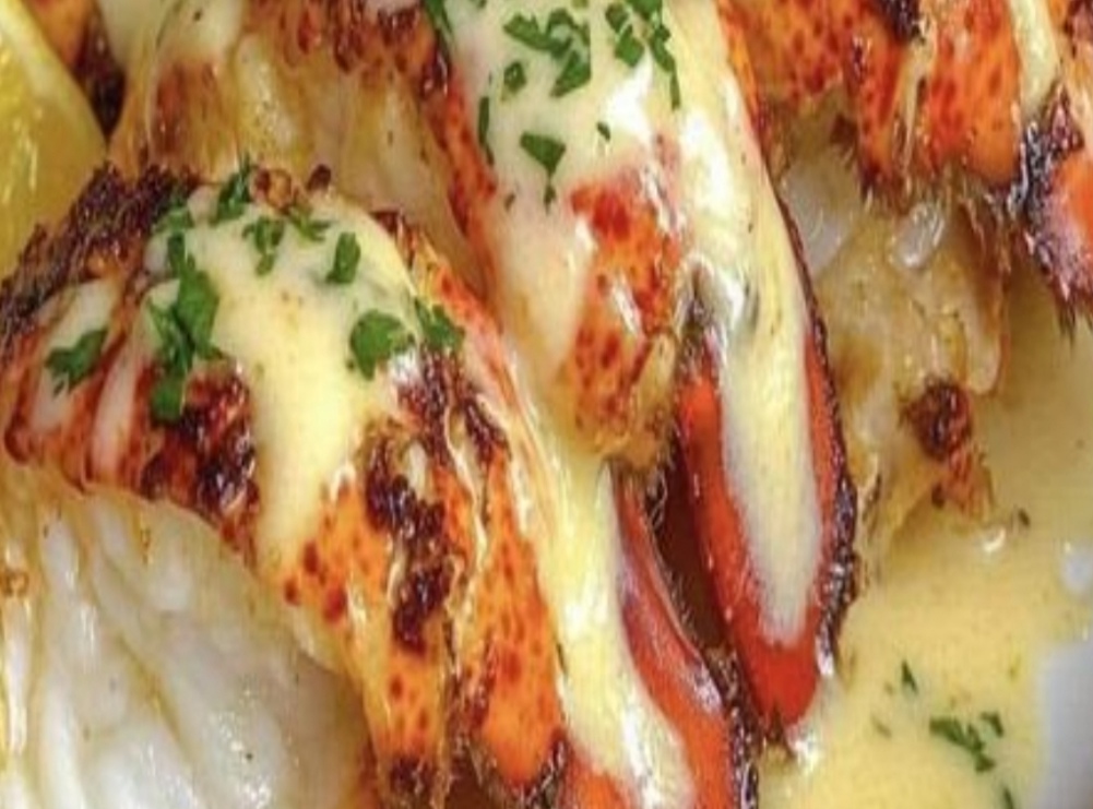 Creamy Garlic Butter Lobster Tails