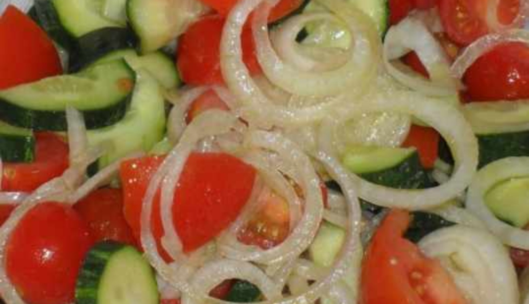 SIMPLE TOMATO CUCUMBER SALAD